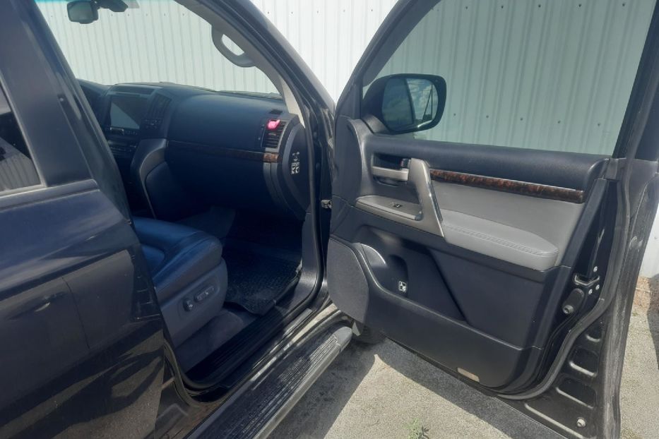 Продам Toyota Land Cruiser 200 2017 года в Днепре