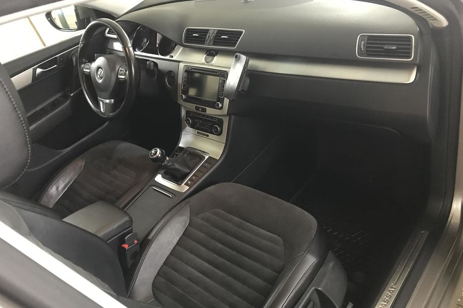 Продам Volkswagen Passat B7 2.0TSI Highline Sport Edition 2013 года в Харькове