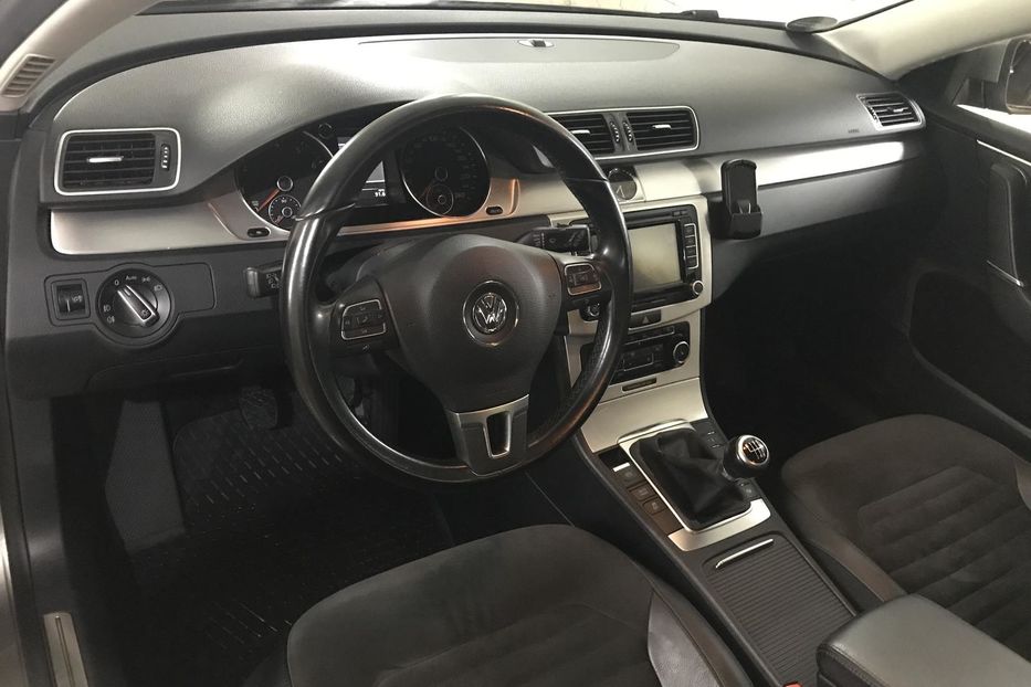 Продам Volkswagen Passat B7 2.0TSI Highline Sport Edition 2013 года в Харькове
