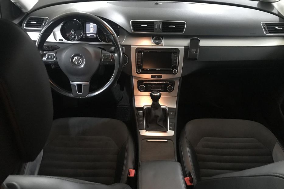 Продам Volkswagen Passat B7 2.0TSI Highline Sport Edition 2013 года в Харькове