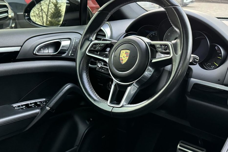 Продам Porsche Cayenne 2016 года в Одессе
