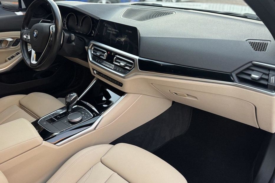 Продам BMW 330 2019 года в Одессе