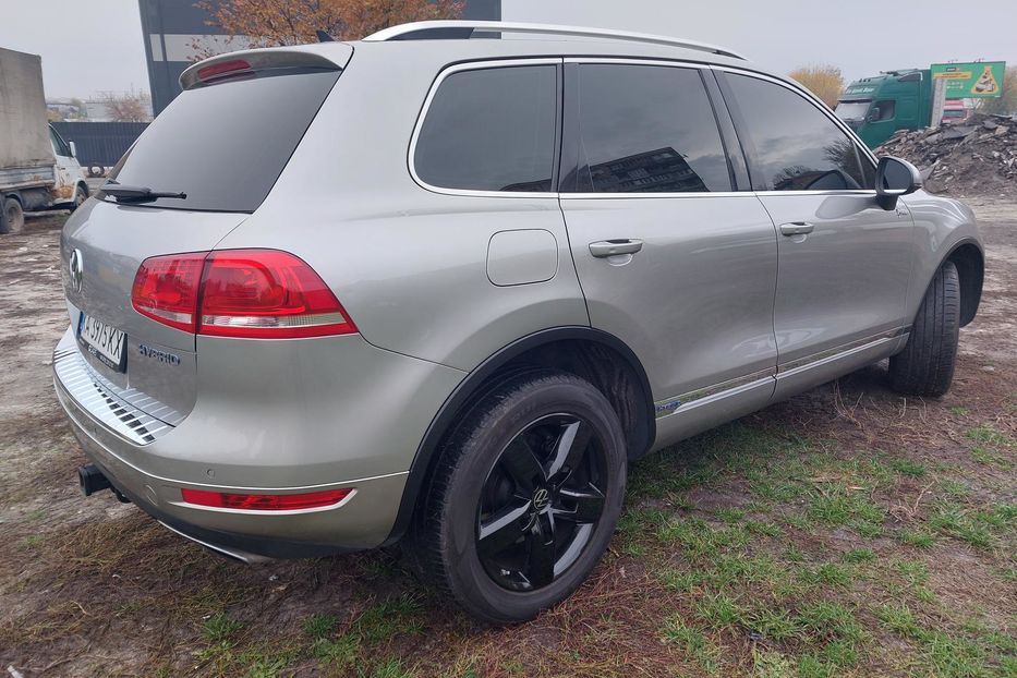Продам Volkswagen Touareg Гибрид 2011 года в Киеве