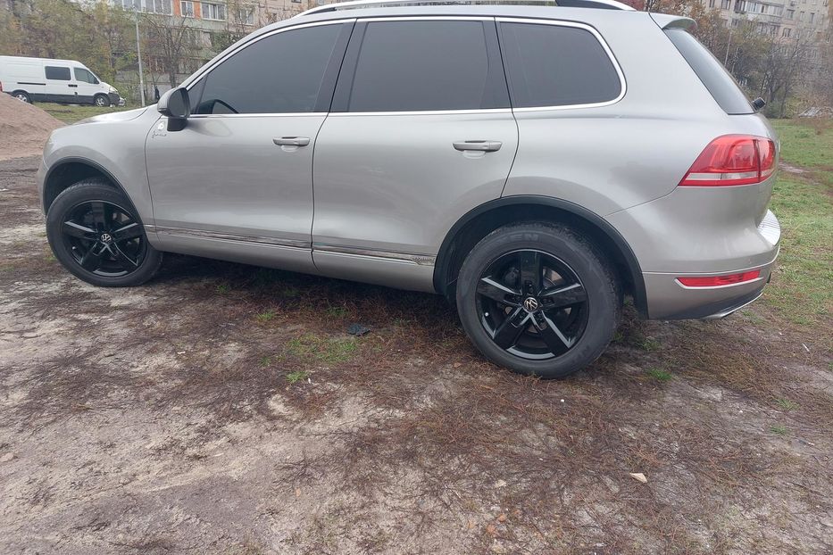 Продам Volkswagen Touareg Гибрид 2011 года в Киеве