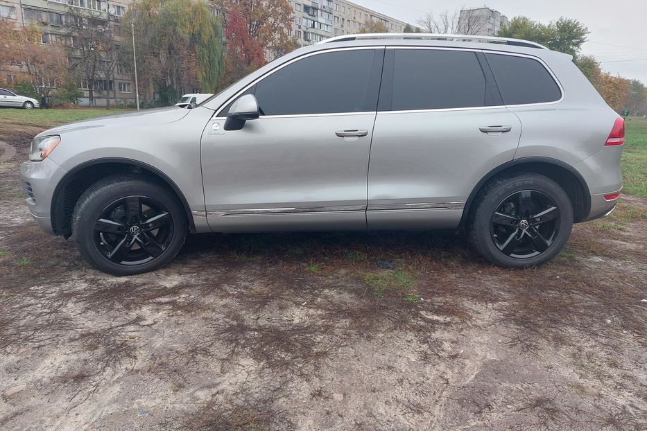Продам Volkswagen Touareg Гибрид 2011 года в Киеве