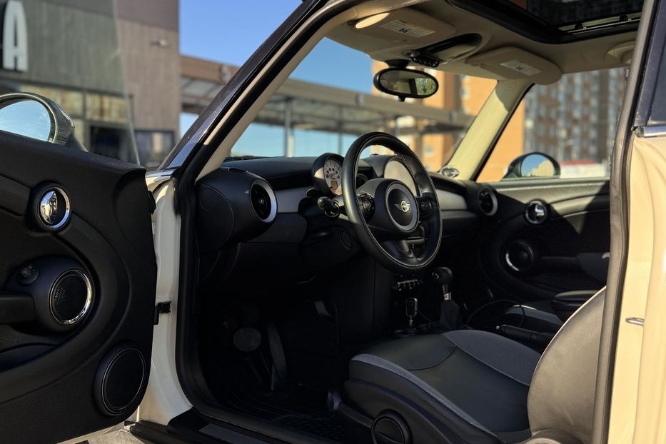 Продам MINI Cooper 2011 года в Киеве