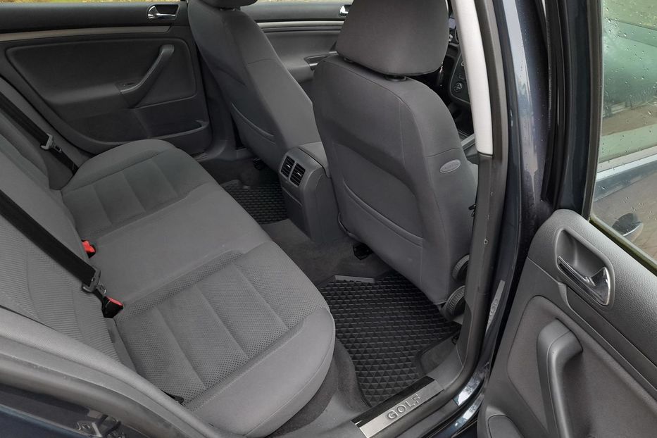 Продам Volkswagen Golf V 1.6 mpi 2004 года в Львове