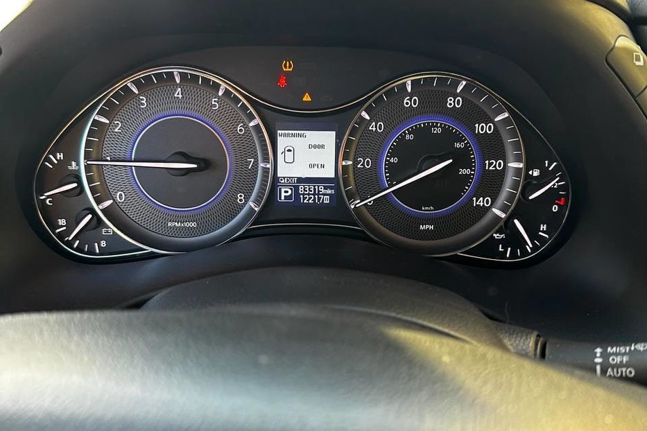 Продам Infiniti QX80 полная комплектация 2014 года в Чернигове