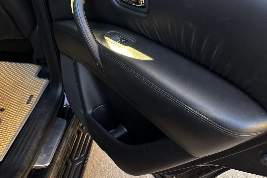 Продам Infiniti QX80 полная комплектация 2014 года в Чернигове