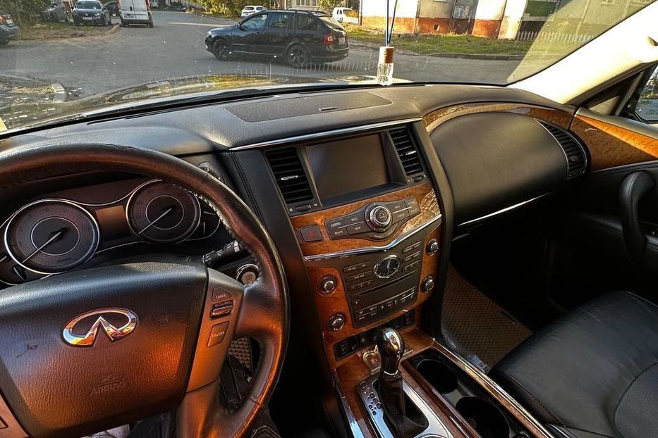 Продам Infiniti QX80 полная комплектация 2014 года в Чернигове