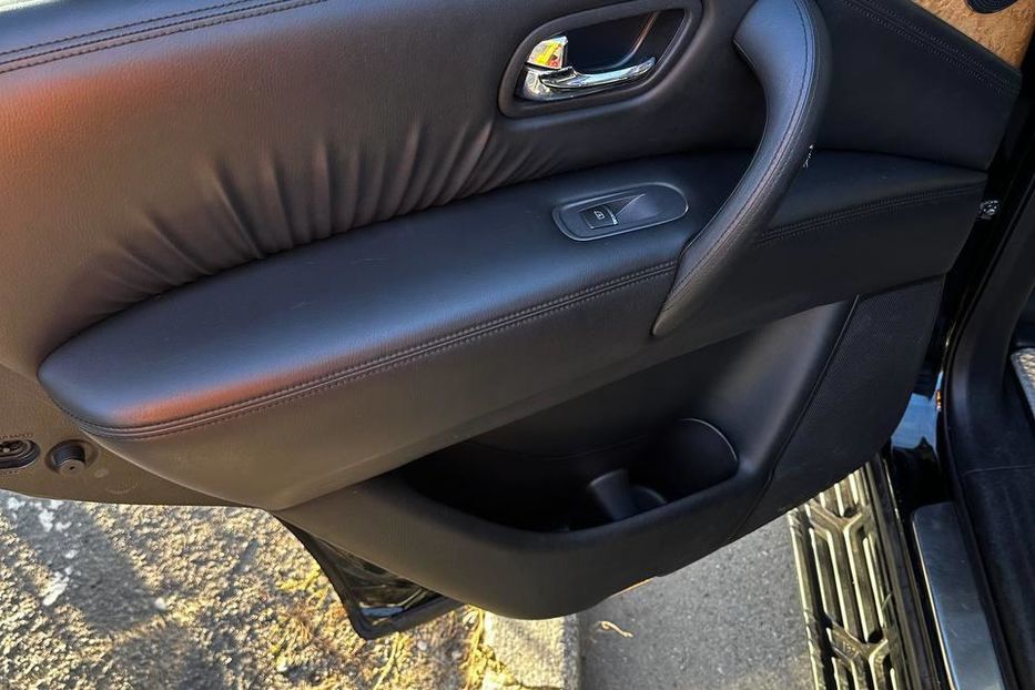 Продам Infiniti QX80 полная комплектация 2014 года в Чернигове