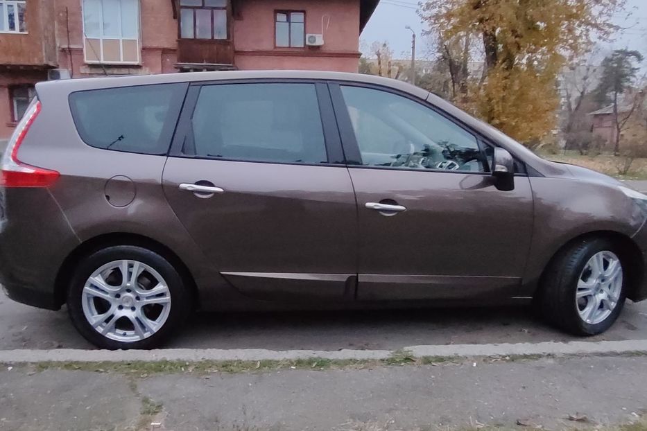 Продам Renault Grand Scenic 7s 2010 года в Киеве