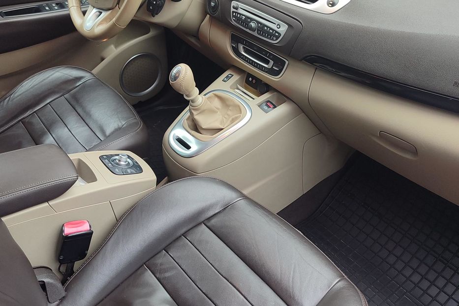 Продам Renault Grand Scenic 7s 2010 года в Киеве