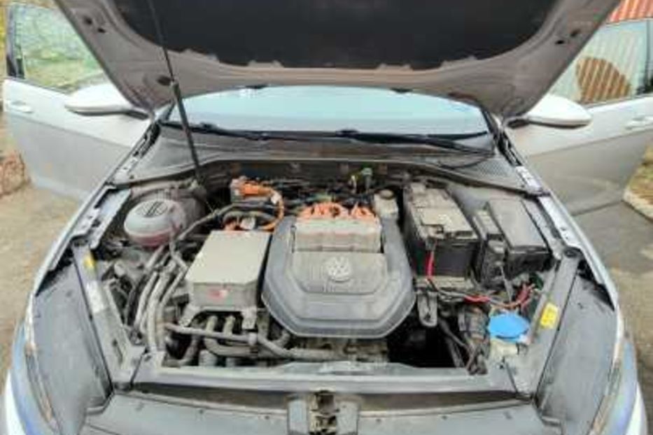 Продам Volkswagen e-Golf 2016 года в Виннице