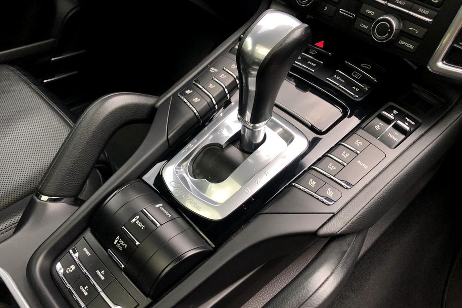 Продам Porsche Cayenne 2015 года в Одессе