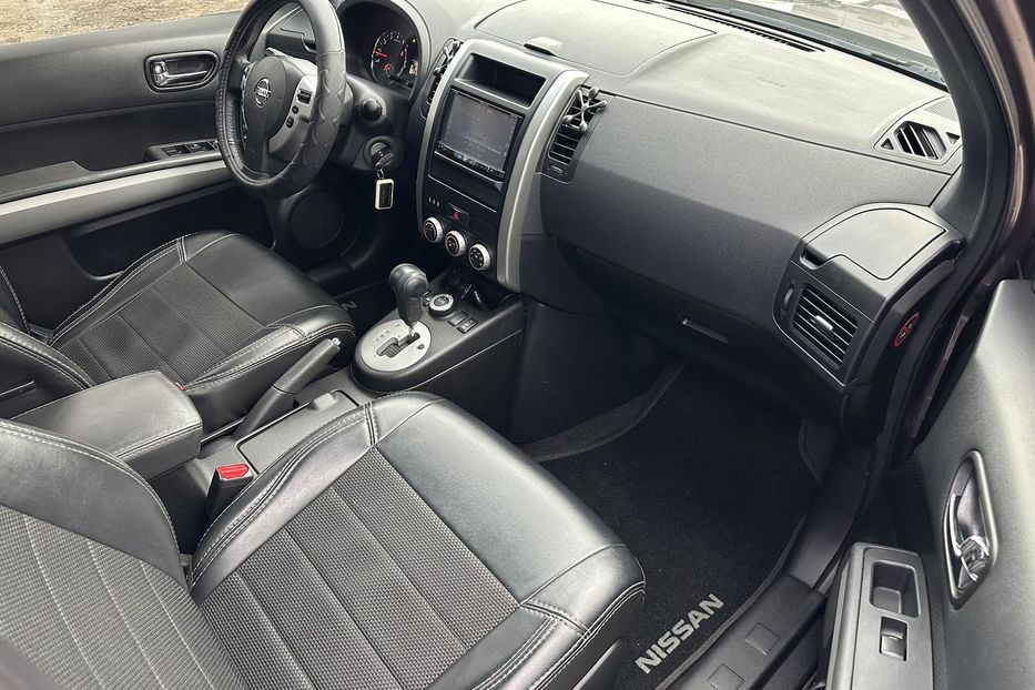 Продам Nissan X-Trail 4WD 2.5 AT 2012 года в Киеве