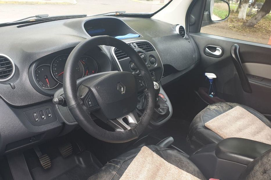 Продам Renault Kangoo пасс. 2014 года в Ровно