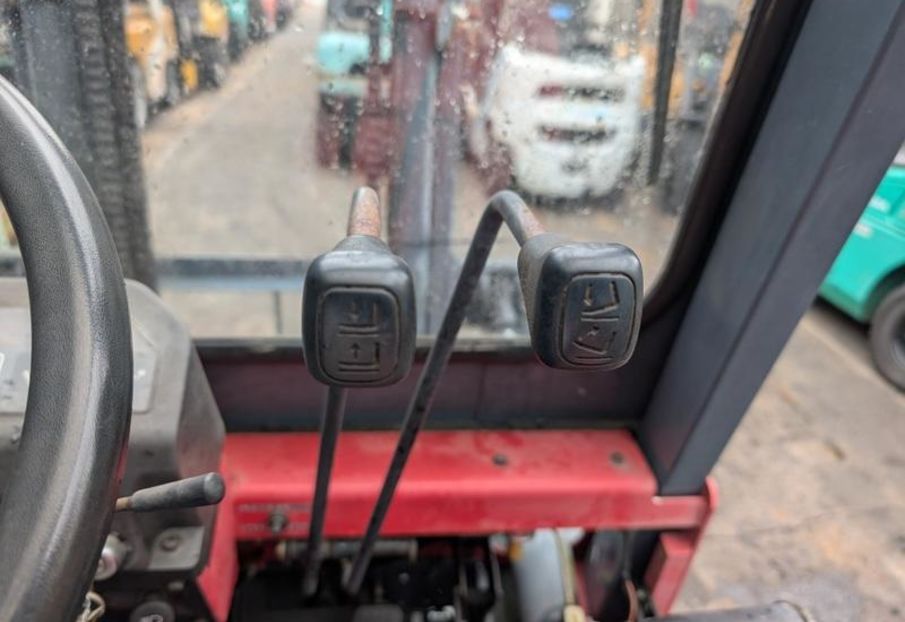 Продам Nissan FG з напрацюванням 3757 мотогодин 2000 года в Львове