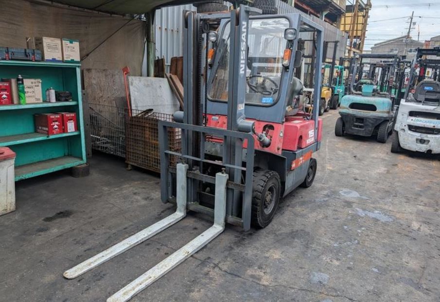 Продам Nissan FG з напрацюванням 3757 мотогодин 2000 года в Львове