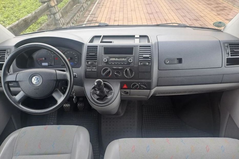 Продам Volkswagen T5 (Transporter) пасс. 2005 года в Сумах