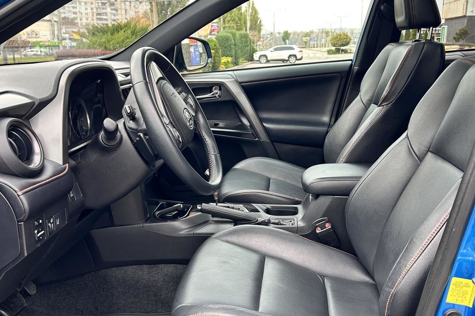 Продам Toyota Rav 4 IV 2017 года в Харькове