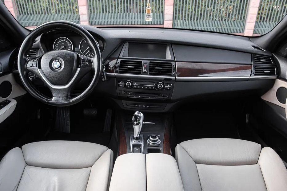 Продам BMW X5 2011 года в Харькове