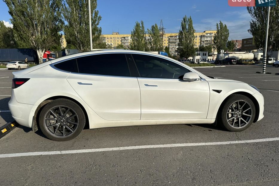 Продам Tesla Model 3 SR+ 2019 года в Днепре