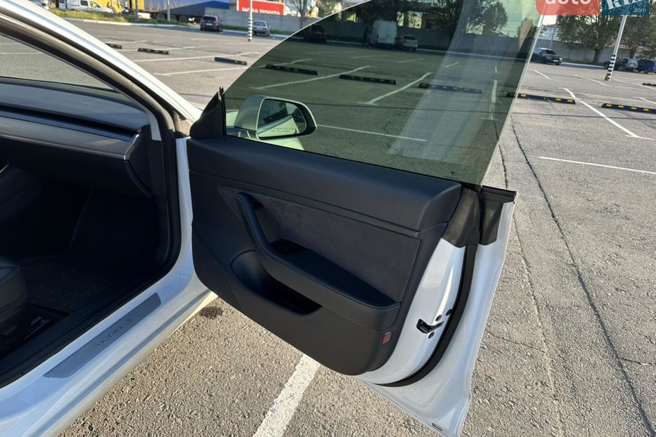 Продам Tesla Model 3 SR+ 2019 года в Днепре