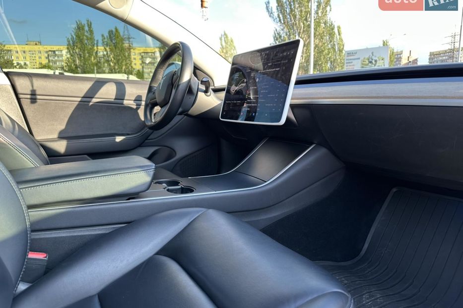 Продам Tesla Model 3 SR+ 2019 года в Днепре