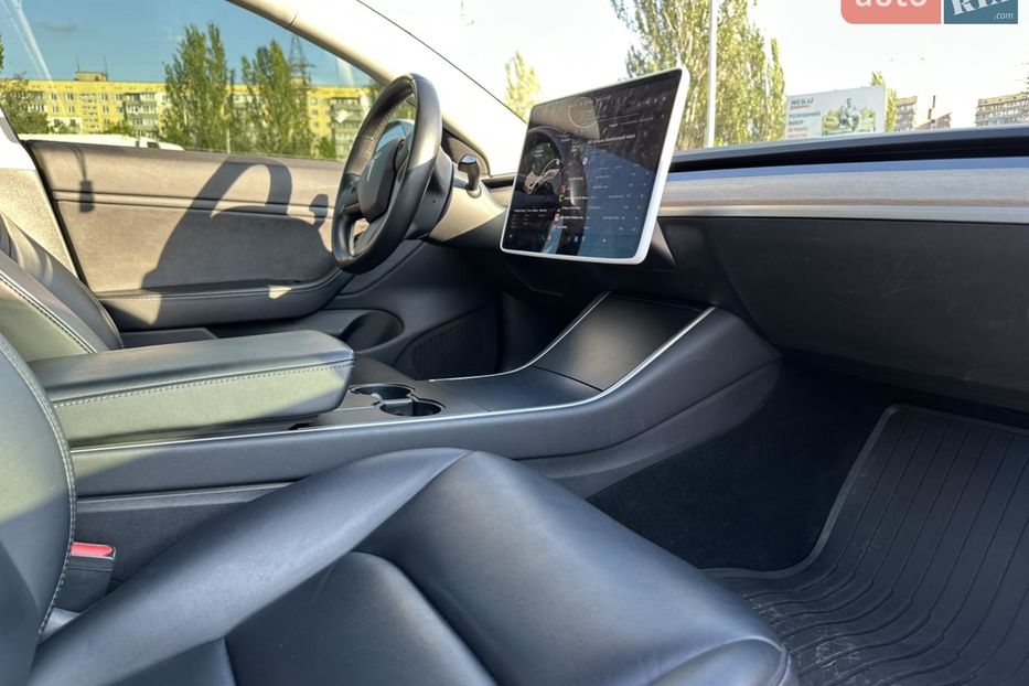 Продам Tesla Model 3 SR+ 2019 года в Днепре