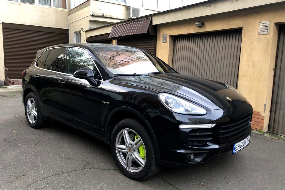 Продам Porsche Cayenne Plug-in-hybrid 420 л.с.  2015 года в Одессе