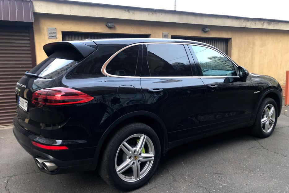 Продам Porsche Cayenne Plug-in-hybrid 420 л.с.  2015 года в Одессе