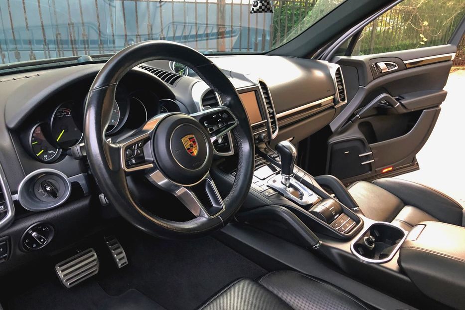 Продам Porsche Cayenne Plug-in-hybrid 420 л.с.  2015 года в Одессе