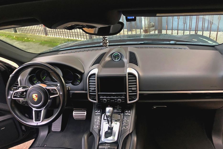 Продам Porsche Cayenne Plug-in-hybrid 420 л.с.  2015 года в Одессе