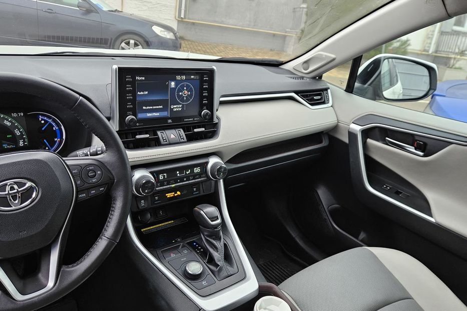 Продам Toyota Rav 4 2020 года в Одессе