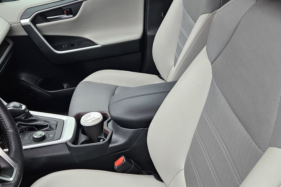 Продам Toyota Rav 4 2020 года в Одессе