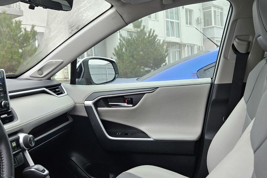 Продам Toyota Rav 4 2020 года в Одессе