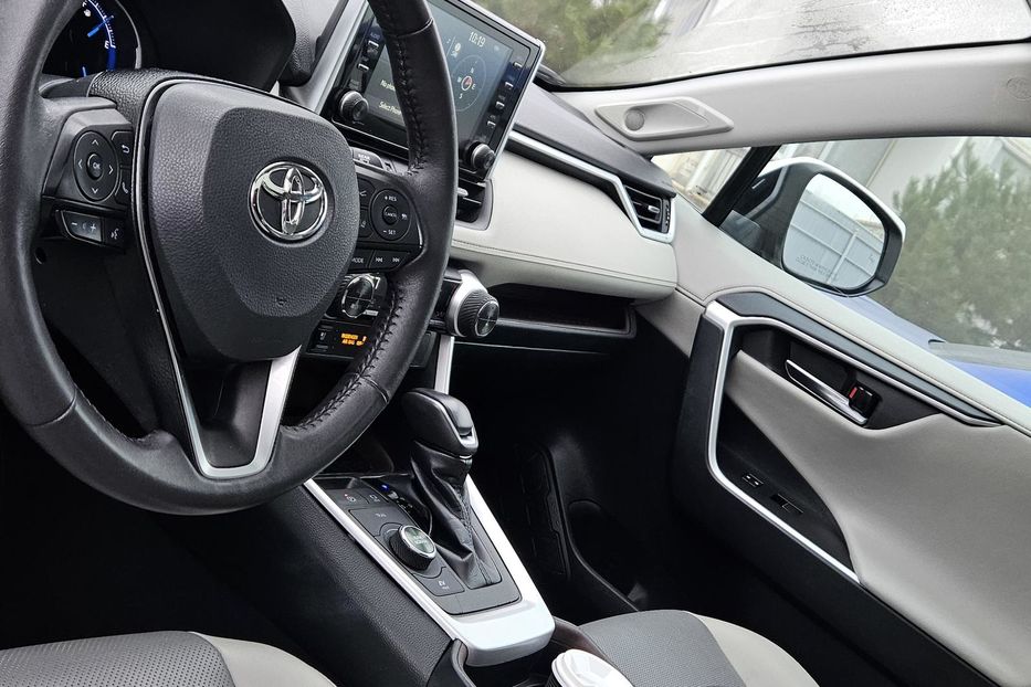 Продам Toyota Rav 4 2020 года в Одессе