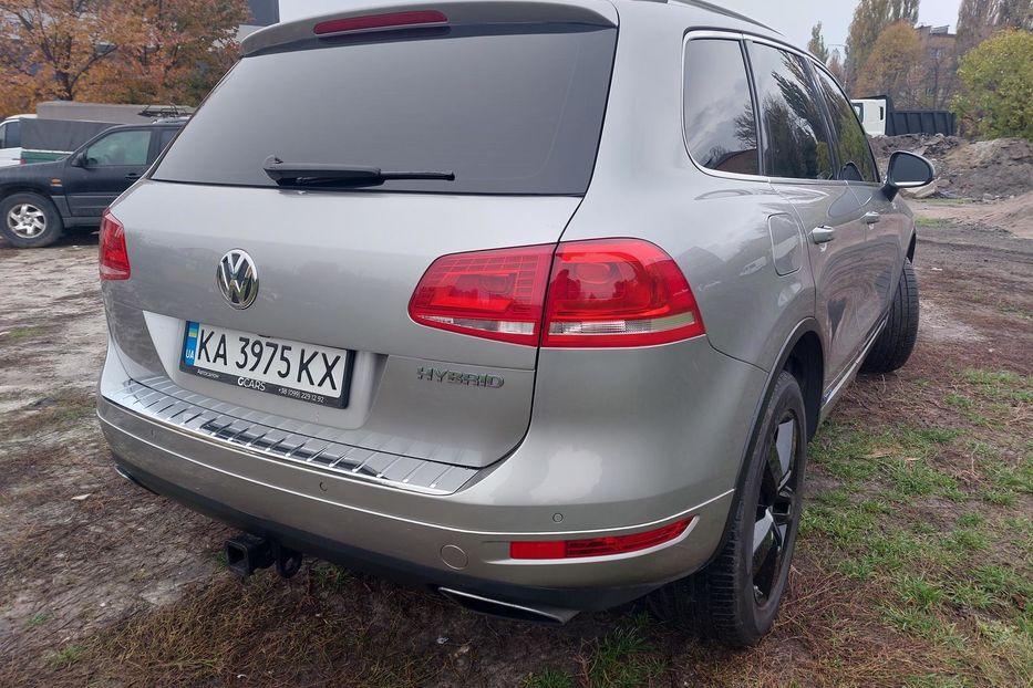 Продам Volkswagen Touareg Гибрид 2011 года в Киеве