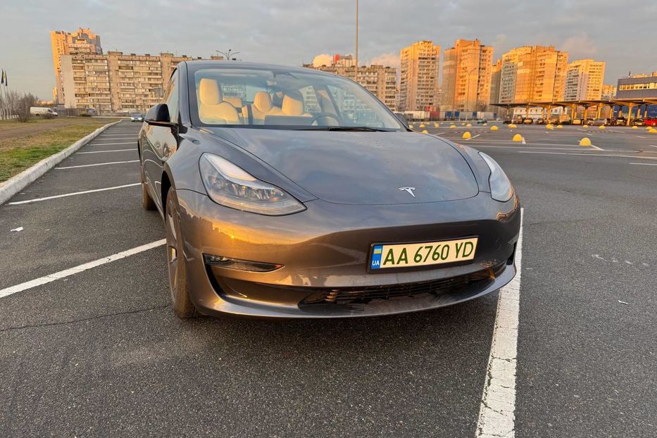 Продам Tesla Model 3 Long Range Dual Motor 2023 года в Киеве
