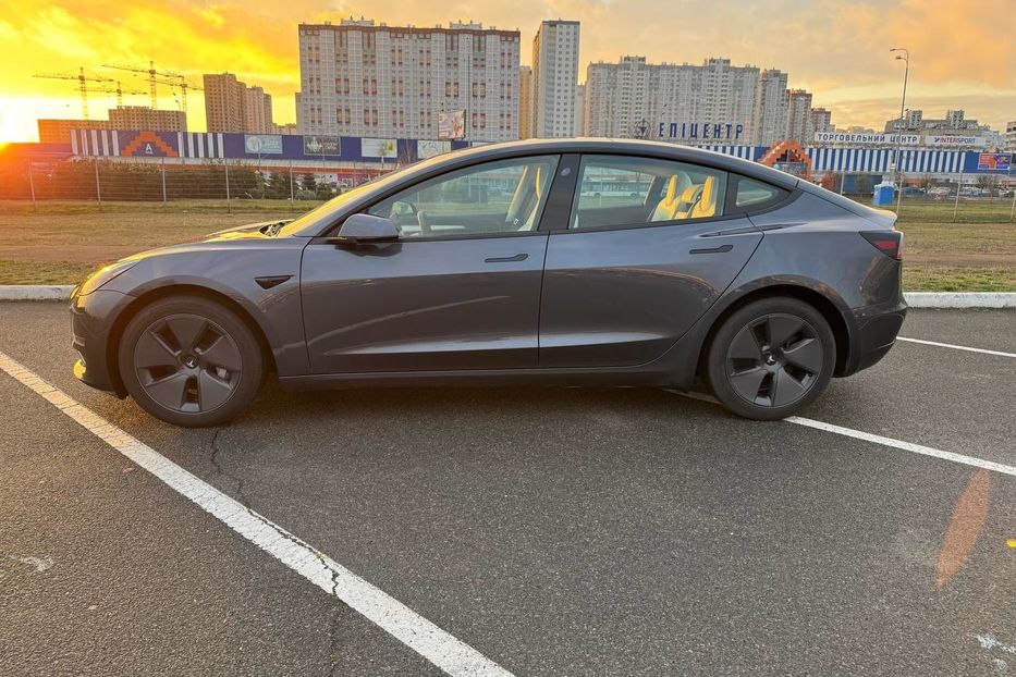 Продам Tesla Model 3 Long Range Dual Motor 2023 года в Киеве