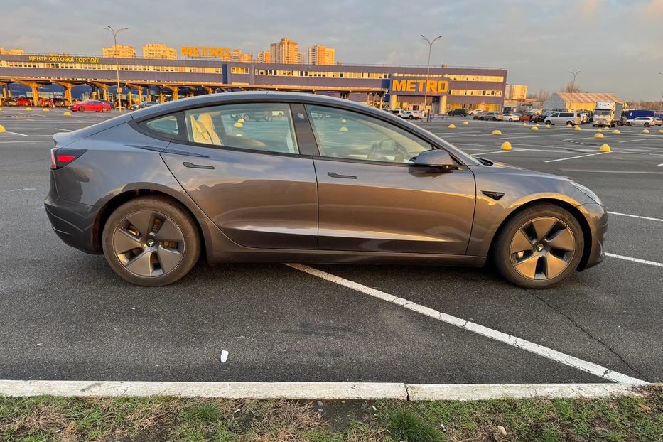 Продам Tesla Model 3 Long Range Dual Motor 2023 года в Киеве
