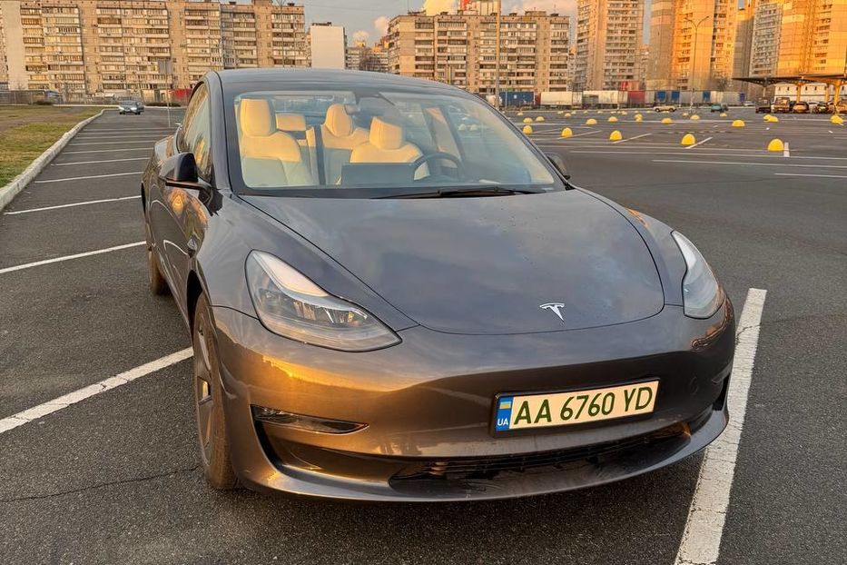Продам Tesla Model 3 Long Range Dual Motor 2023 года в Киеве