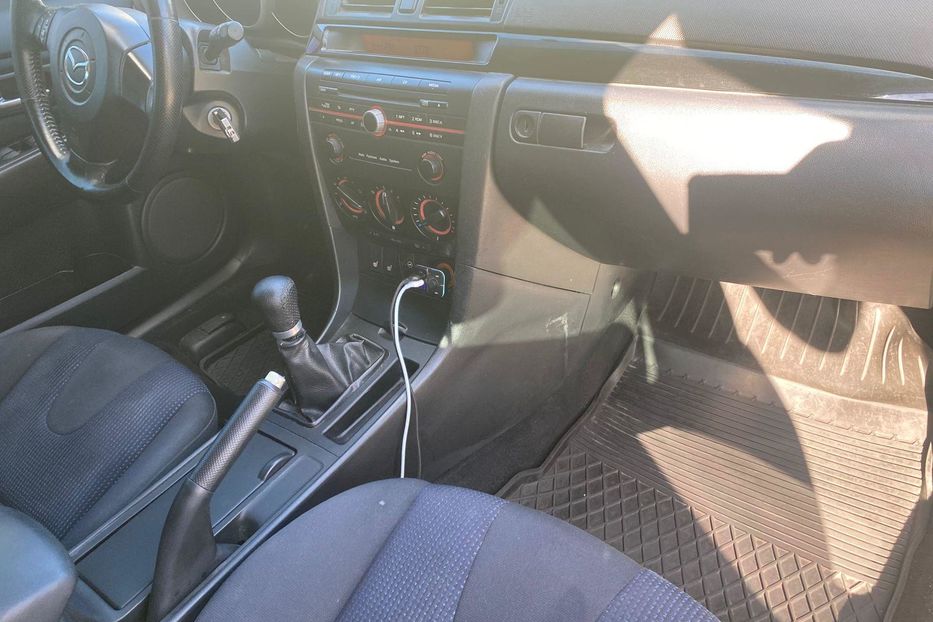 Продам Mazda 3 хечбек  2005 года в Киеве