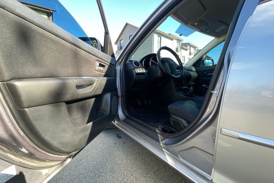 Продам Mazda 3 хечбек  2005 года в Киеве