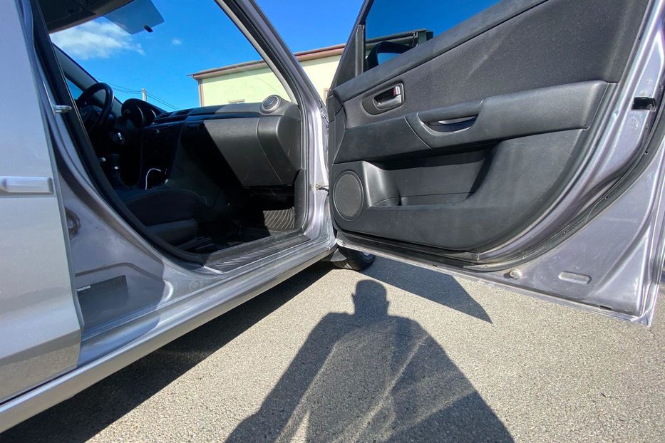 Продам Mazda 3 хечбек  2005 года в Киеве