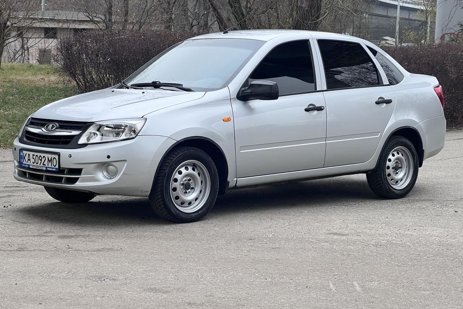 Продам ВАЗ 2190 Гранта 2013 года в Киеве