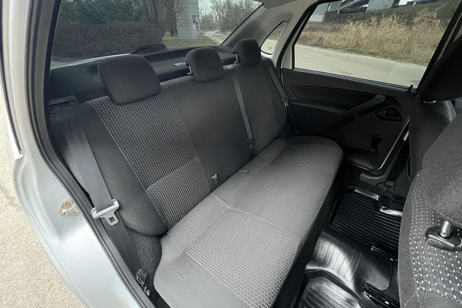 Продам ВАЗ 2190 Гранта 2013 года в Киеве