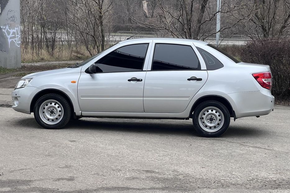 Продам ВАЗ 2190 Гранта 2013 года в Киеве