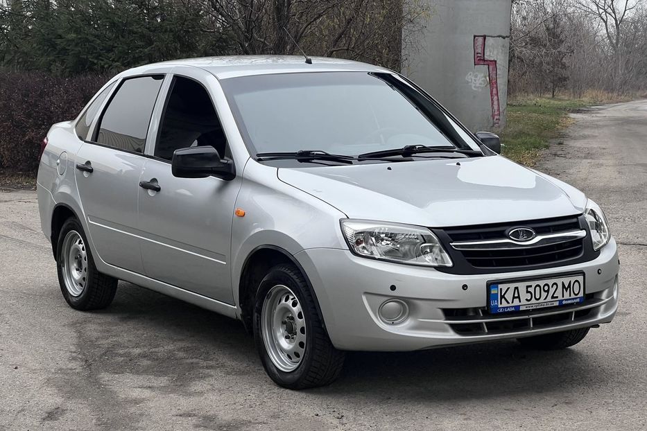 Продам ВАЗ 2190 Гранта 2013 года в Киеве